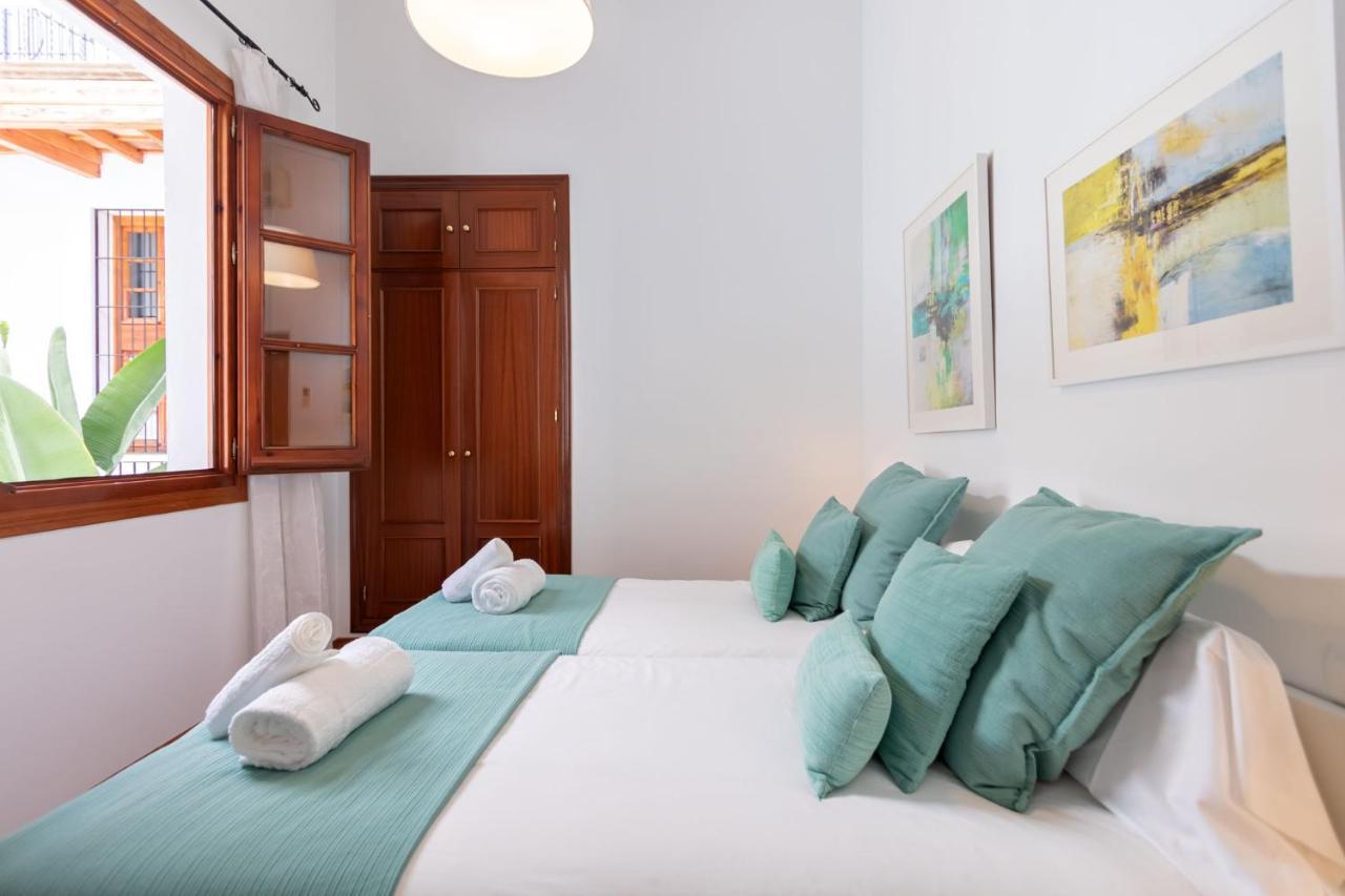 Ferienwohnung Abades Giralda Deluxe By Valcambre Sevilla Exterior foto