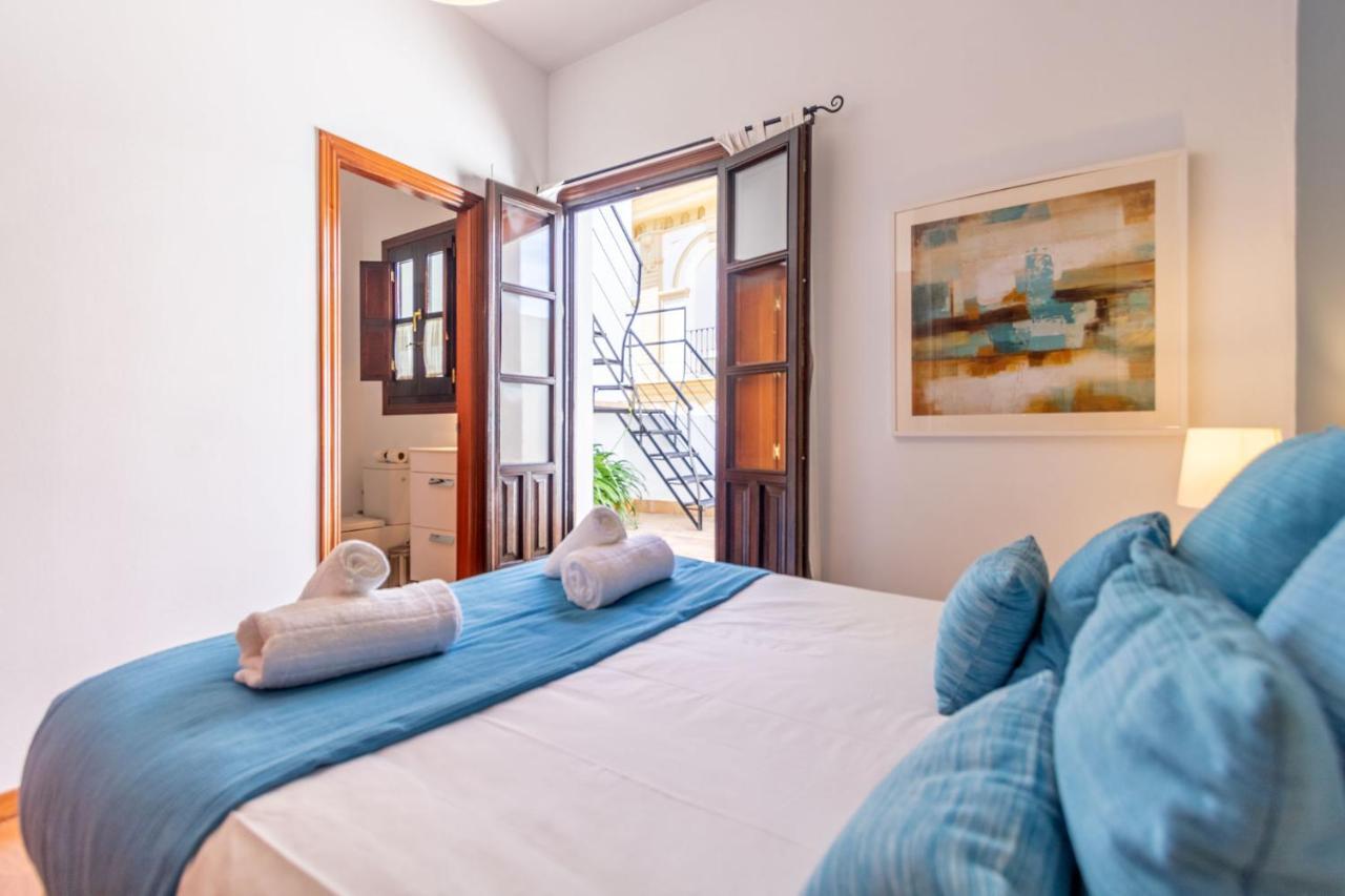 Ferienwohnung Abades Giralda Deluxe By Valcambre Sevilla Exterior foto