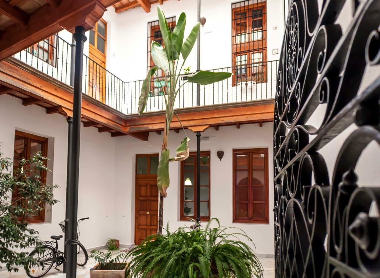 Ferienwohnung Abades Giralda Deluxe By Valcambre Sevilla Exterior foto